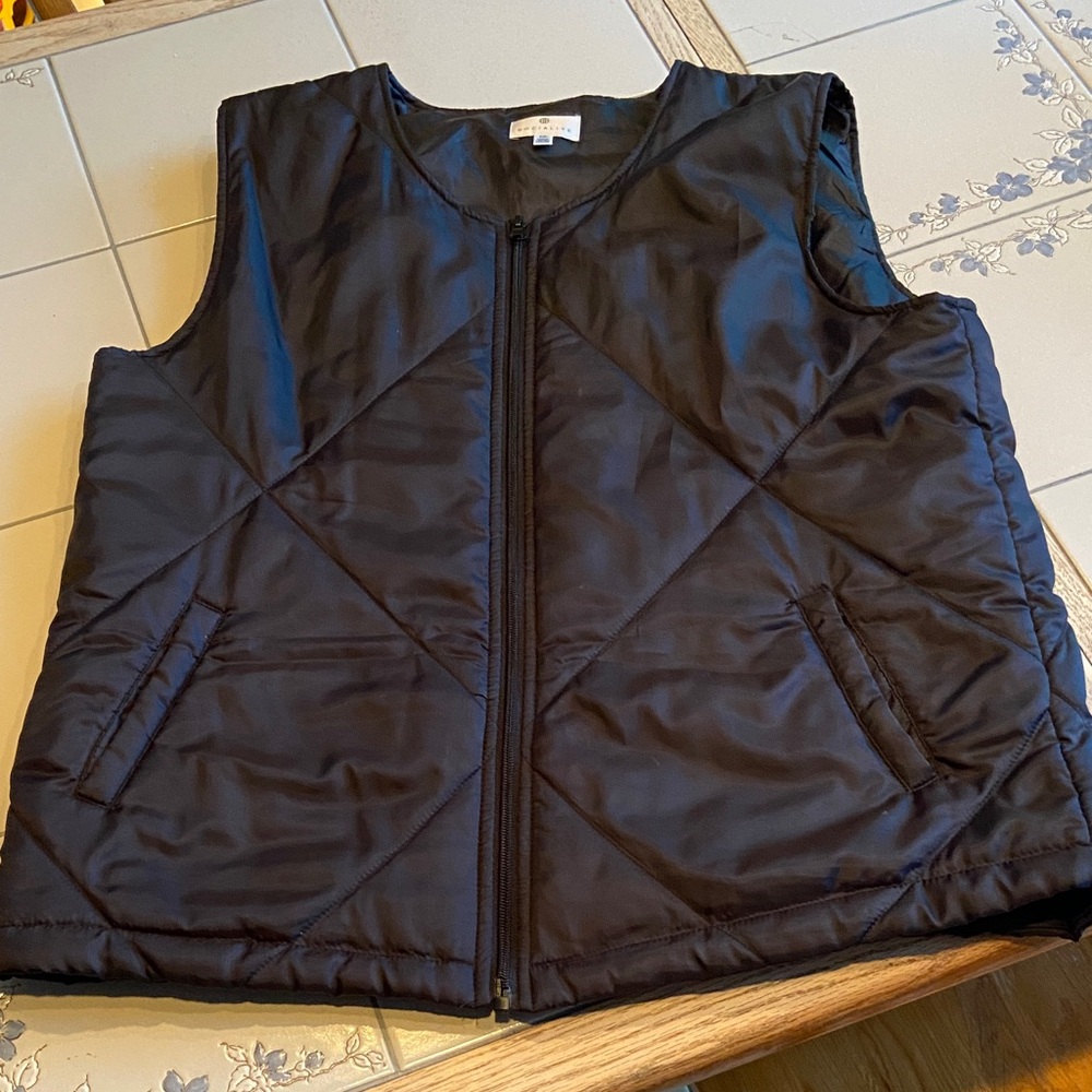 Black quilted lightweight Socialite zip up vest